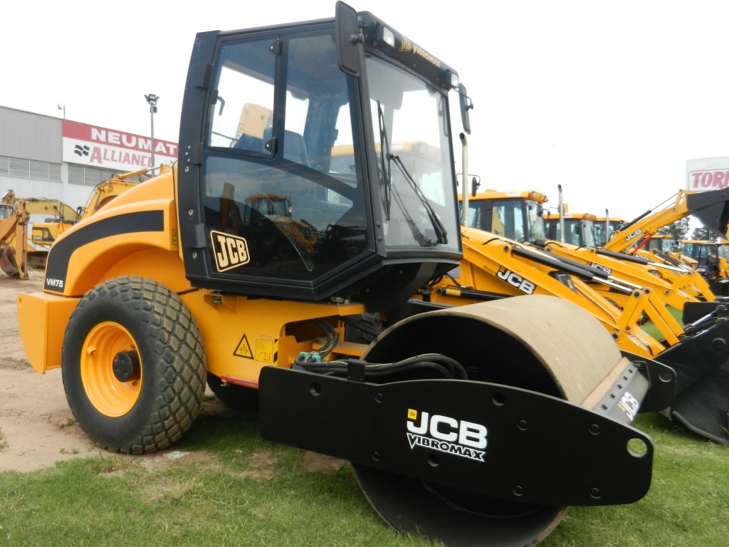 7 JCB VM 75D