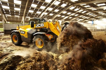 Manipulador telescópico JCB en el agro