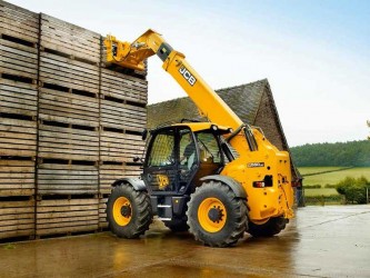 Manipulador telescópico JCB en el agro